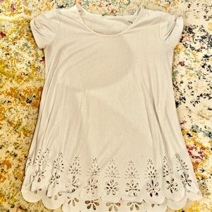White tee